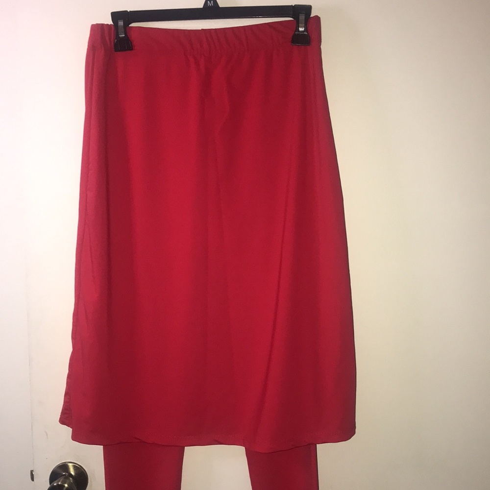 Skirt and leggings included - Picture 2 of 3